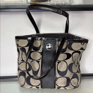 Coach signature Logo Black Patent Bag Purse Well Loved